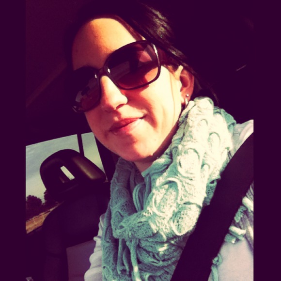 Meet your Posher, Elaine - Picture 1 of 1